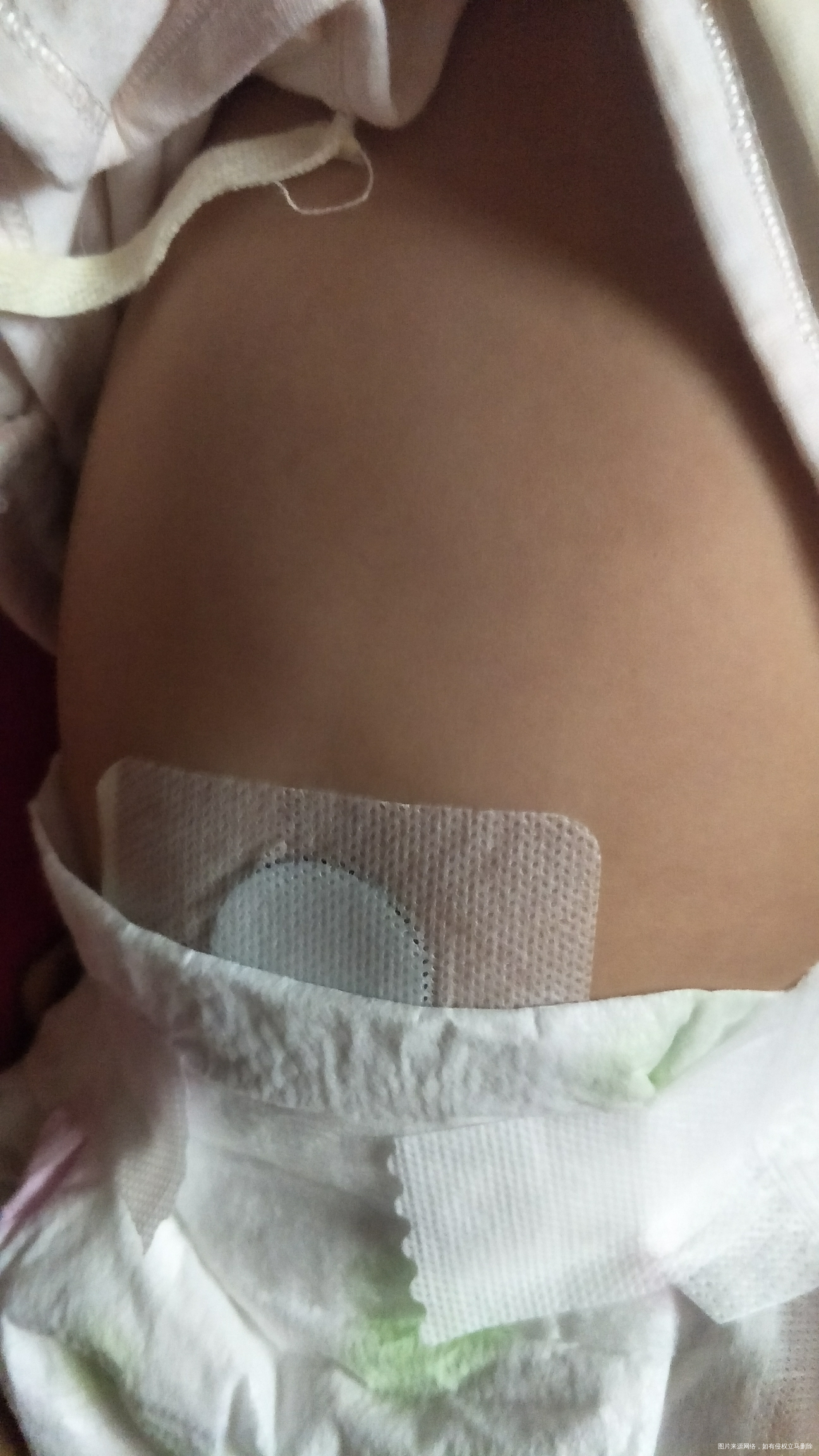 姐妹们宝宝肚子大大的,摸起来硬硬的,