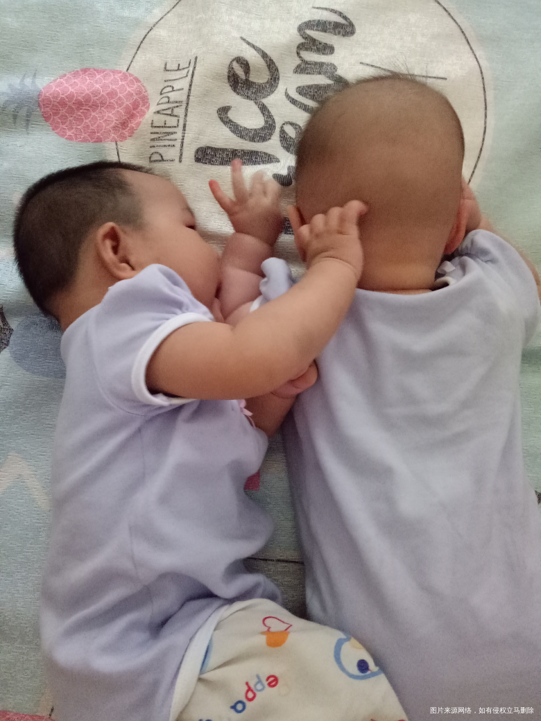 妹妹很喜欢姐姐,要一直喜欢哦!