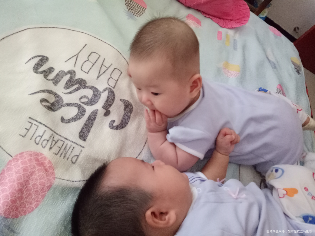 妹妹很喜欢姐姐,要一直喜欢哦!