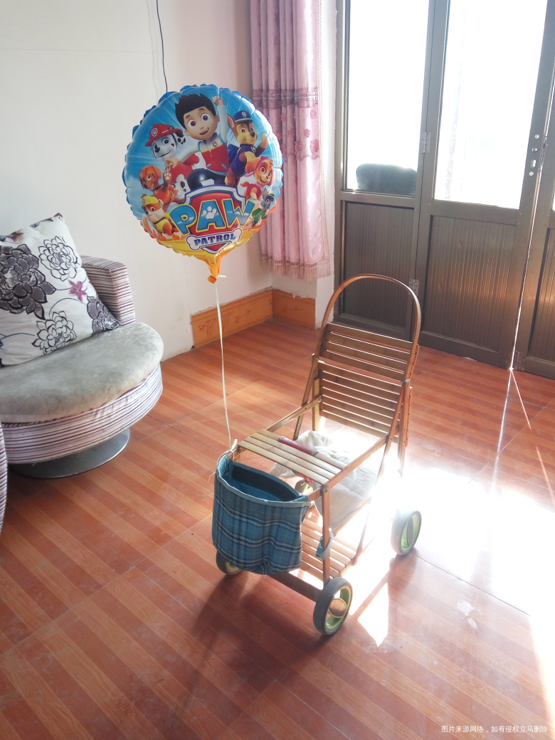 婆婆赶集给闺女买的气球啊