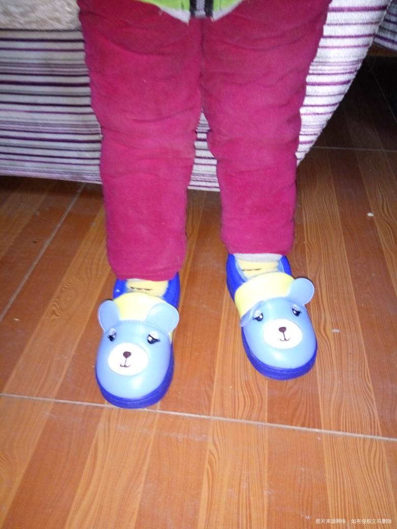 给儿子买的一双鞋穿着正好!