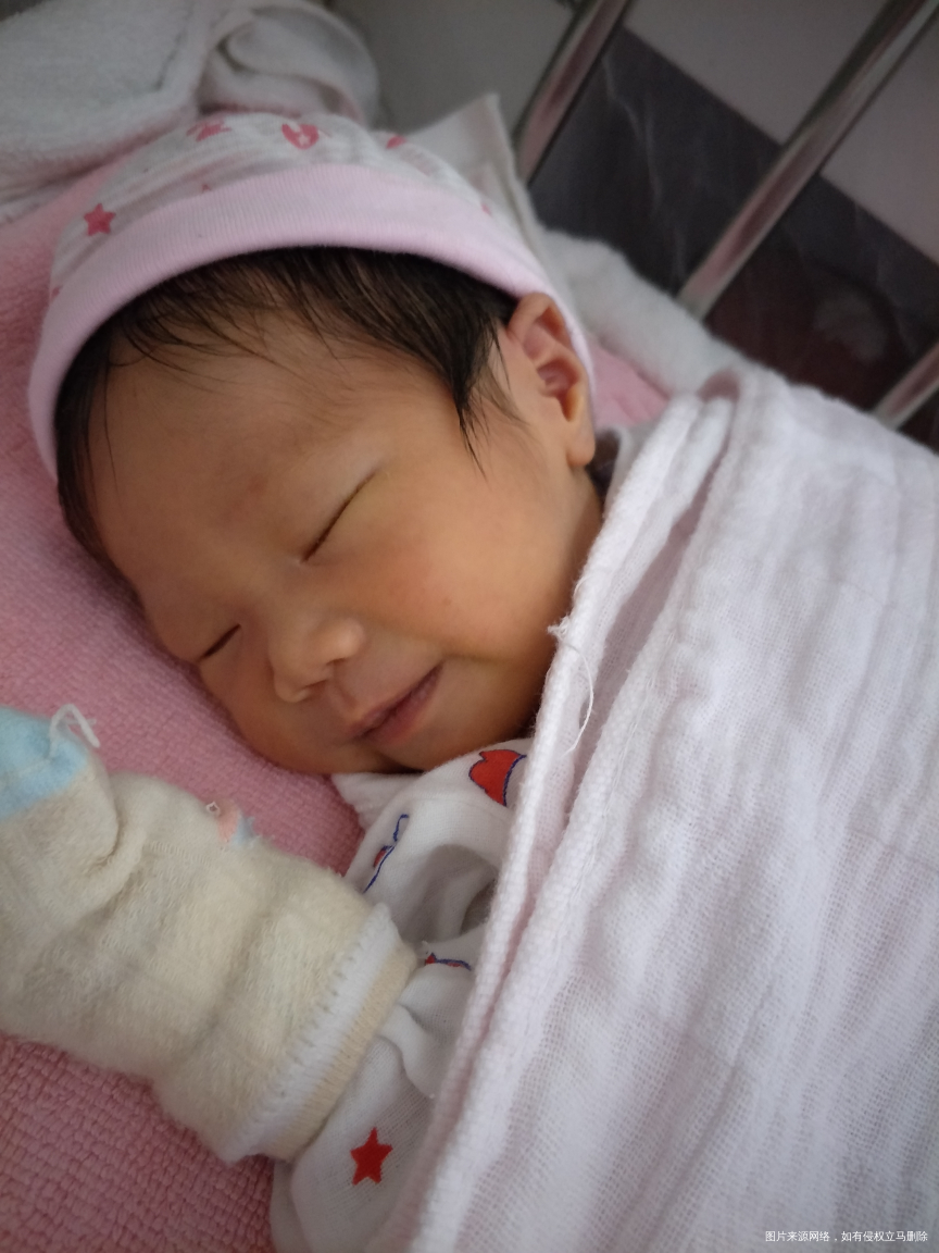 提前10天与宝宝见面,谈谈剖腹产生女宝的经历,刚怀孕时测出来比较早,早期有轻微出...