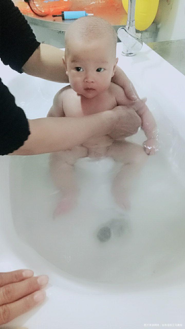 我生啦 | 男宝宝四个月了,宝宝茁壮成长