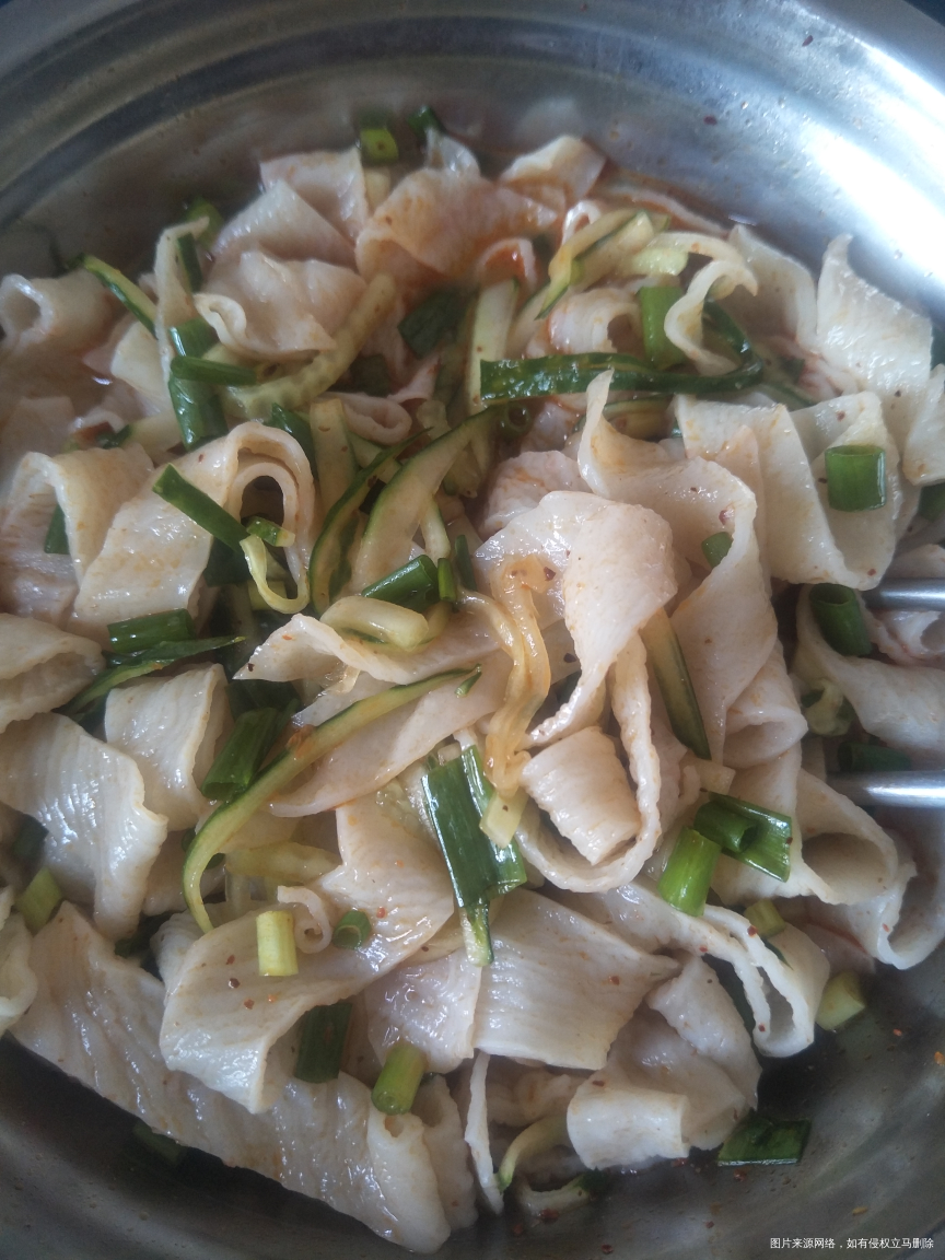 今晚和老公吃凉皮,不知道吃啥了!