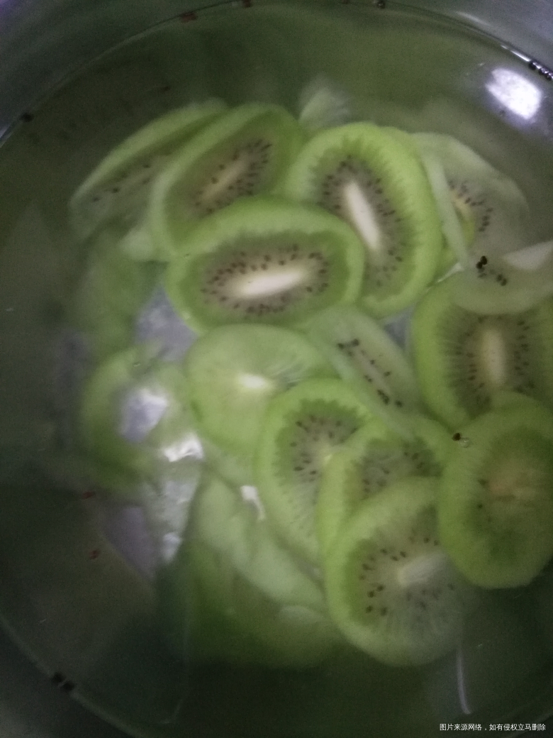 2019-01-12
今天学学给孩子做饮料,还好,都喝光了!