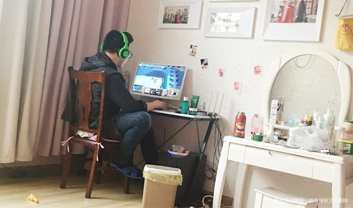 老公天天玩电脑玩手机,是不是他有病了