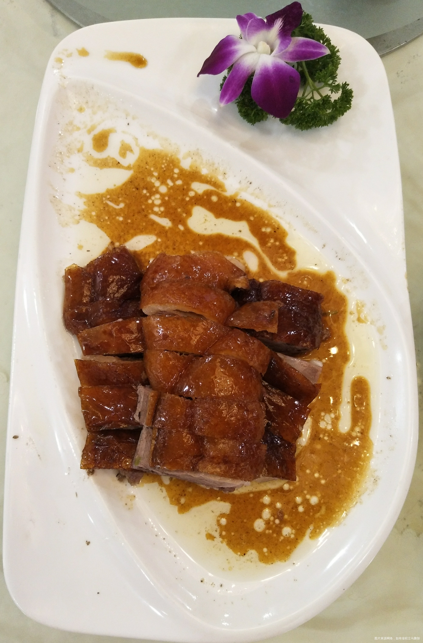 刚吃过饭,我吃得好饱,一会得出去赏月!