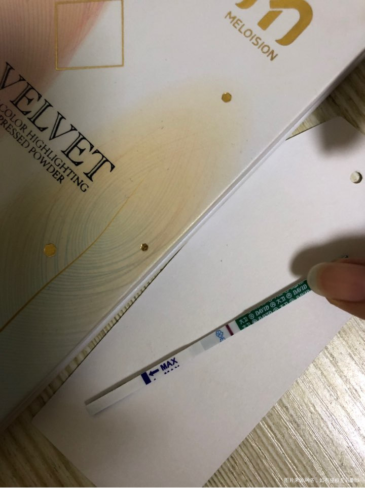 
还有几曰姨妈曰了 心中嘎凉滳 老公看到 安慰说 走 和我锻练去 ……^ ^…