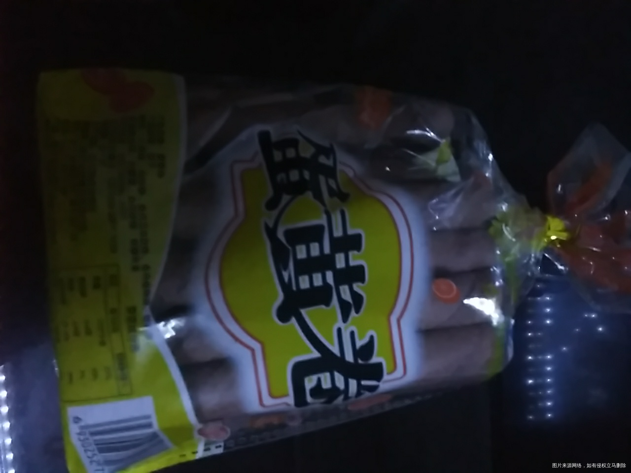 昨晚敲诈她爸爸买的一堆东西