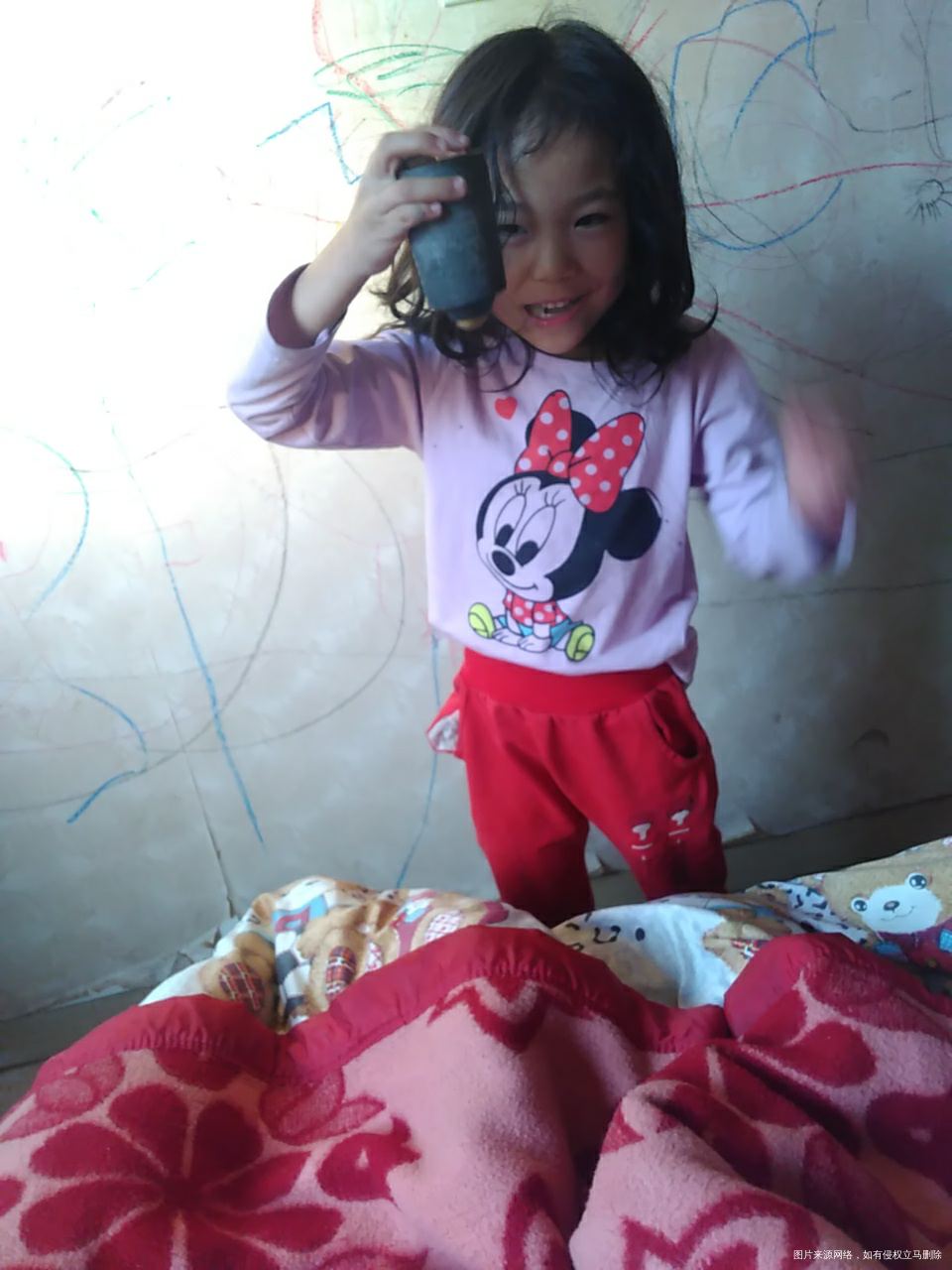 宝贝做的挤奶油神器,哈哈