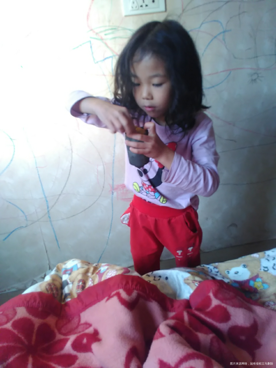 宝贝做的挤奶油神器,哈哈