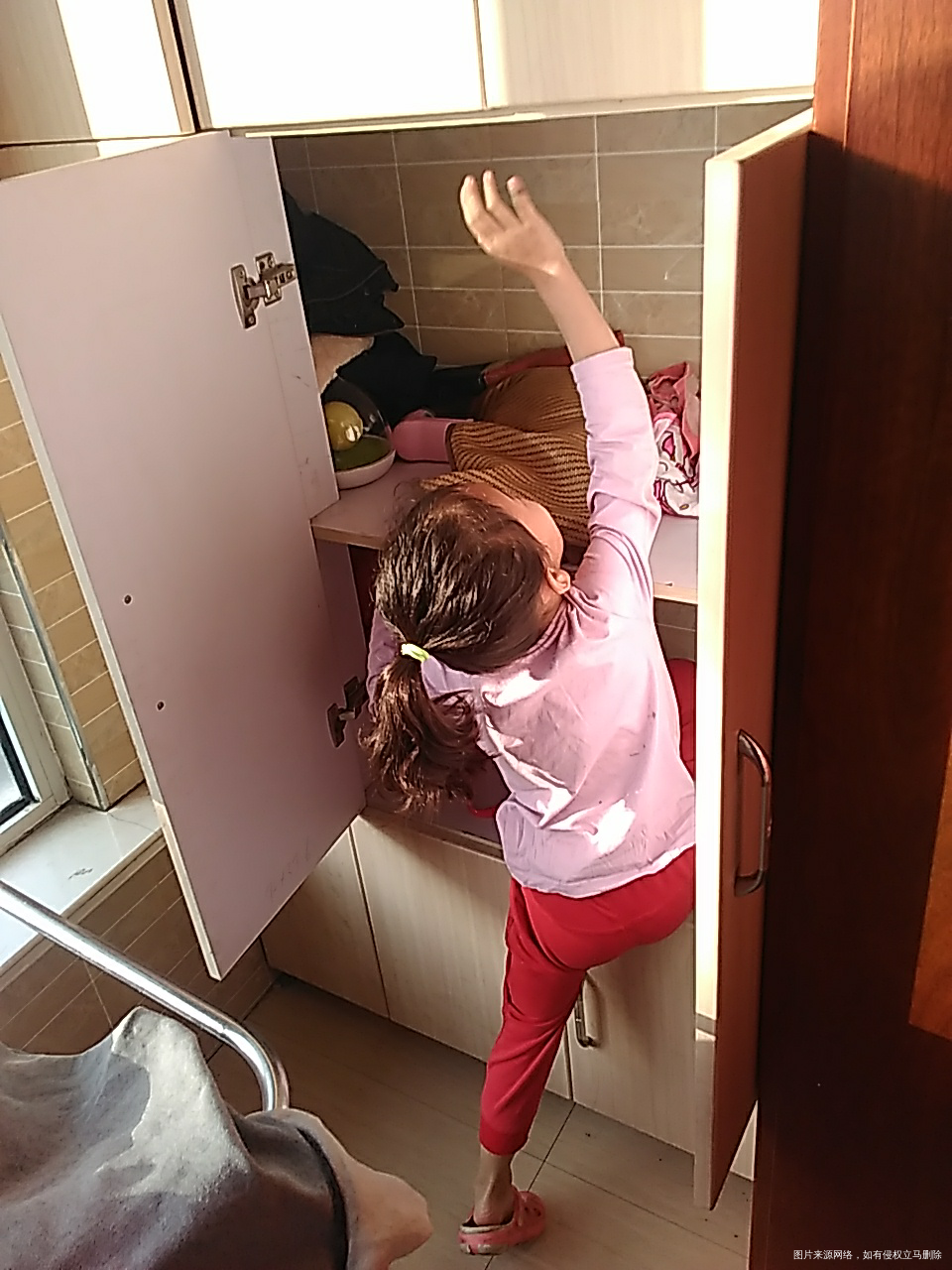 这电视打开不知道给谁看了