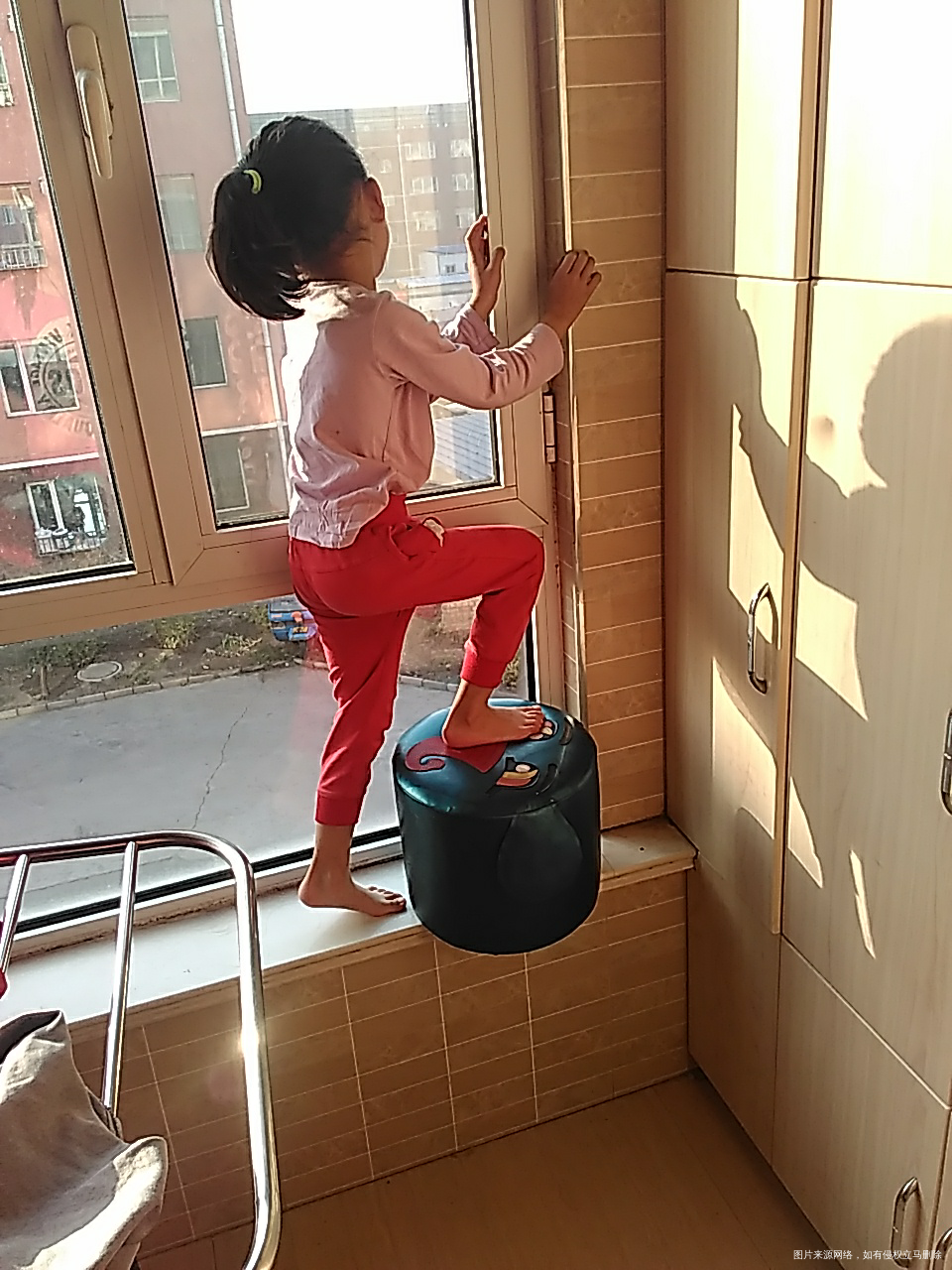 这电视打开不知道给谁看了