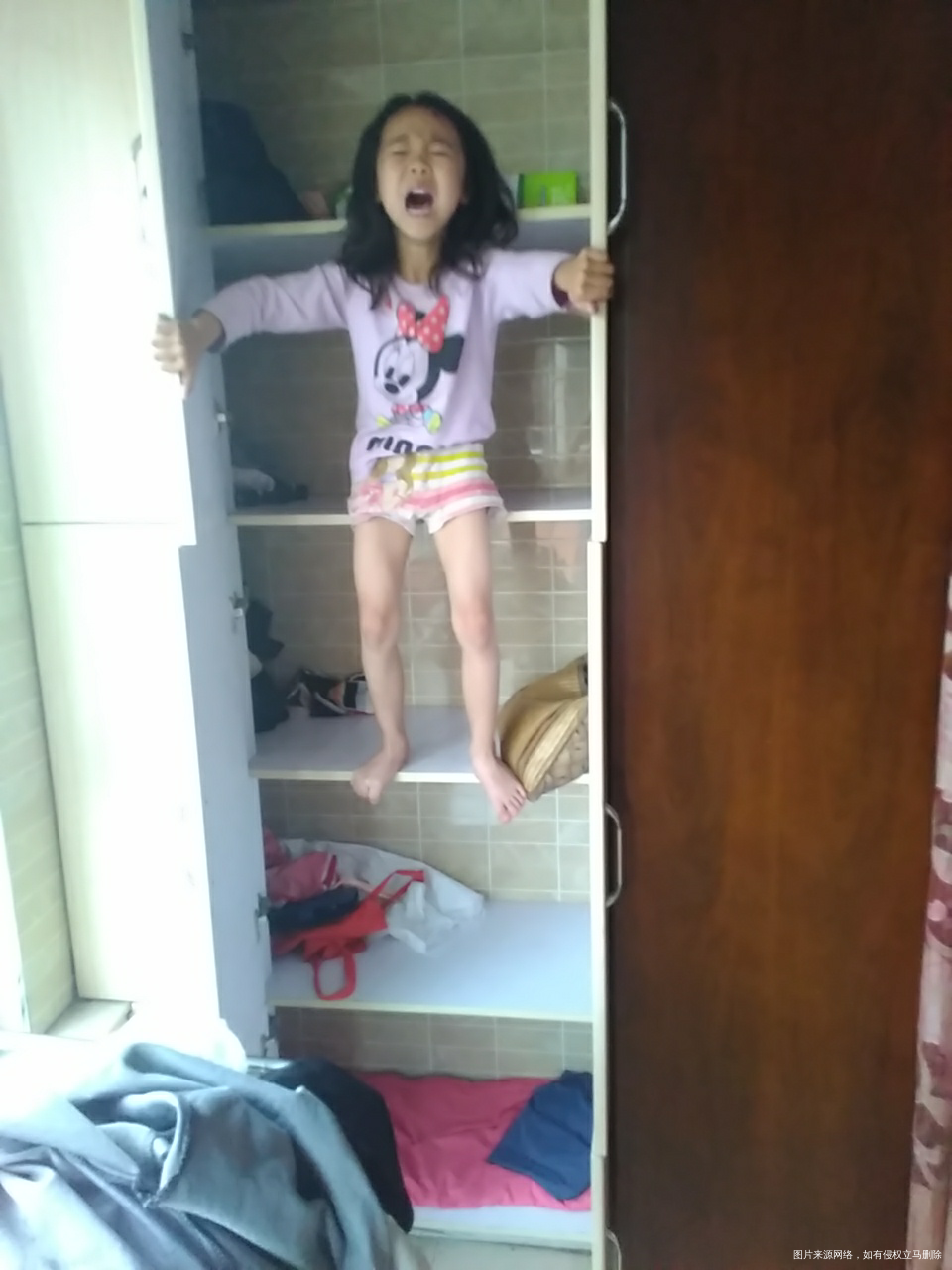 昨天晚上做晚餐中间,听见宝贝喊救命