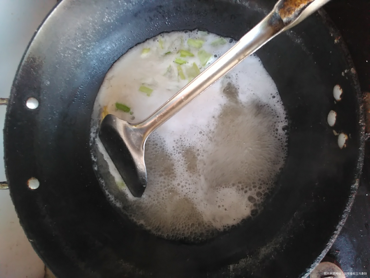 今天早餐,自己做了肠粉。熬制汤