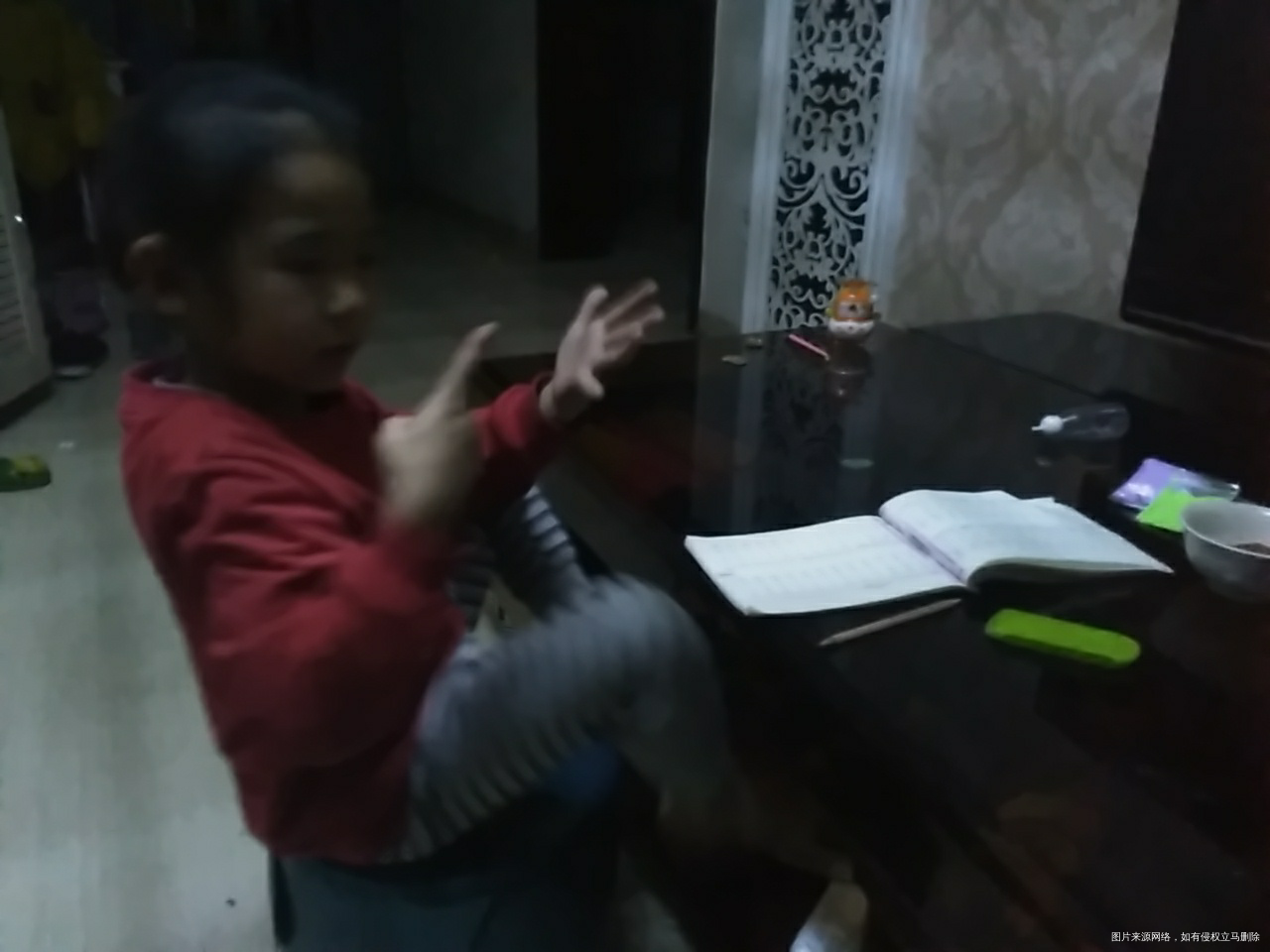 昨晚回来,自己做作业【加减法】