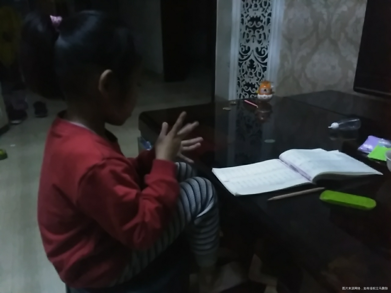 昨晚回来,自己做作业【加减法】