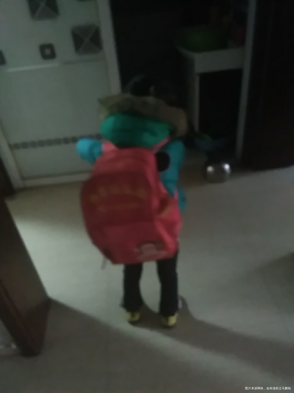 每天就要她爸爸开车接送