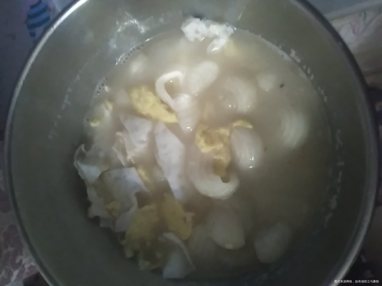 天没亮,宝贝起来比我早,我给她做的早餐