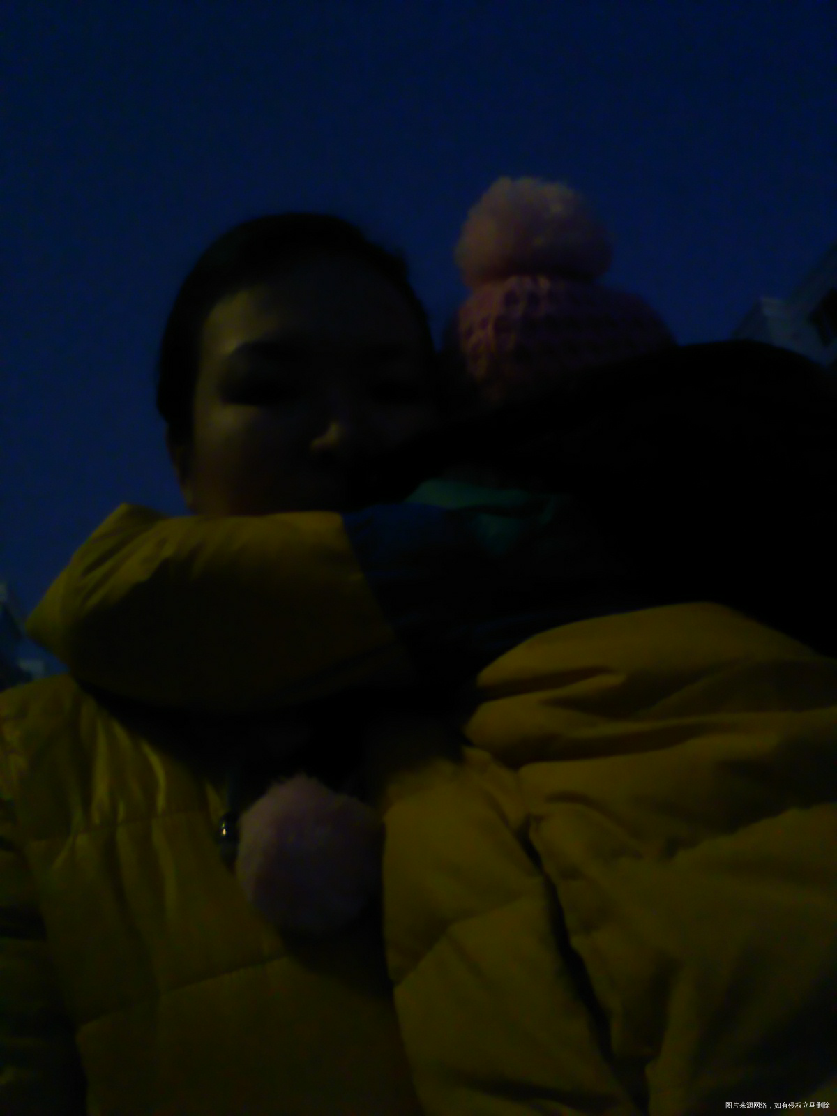 昨晚出去玩突然不抱她,一个人生气走了