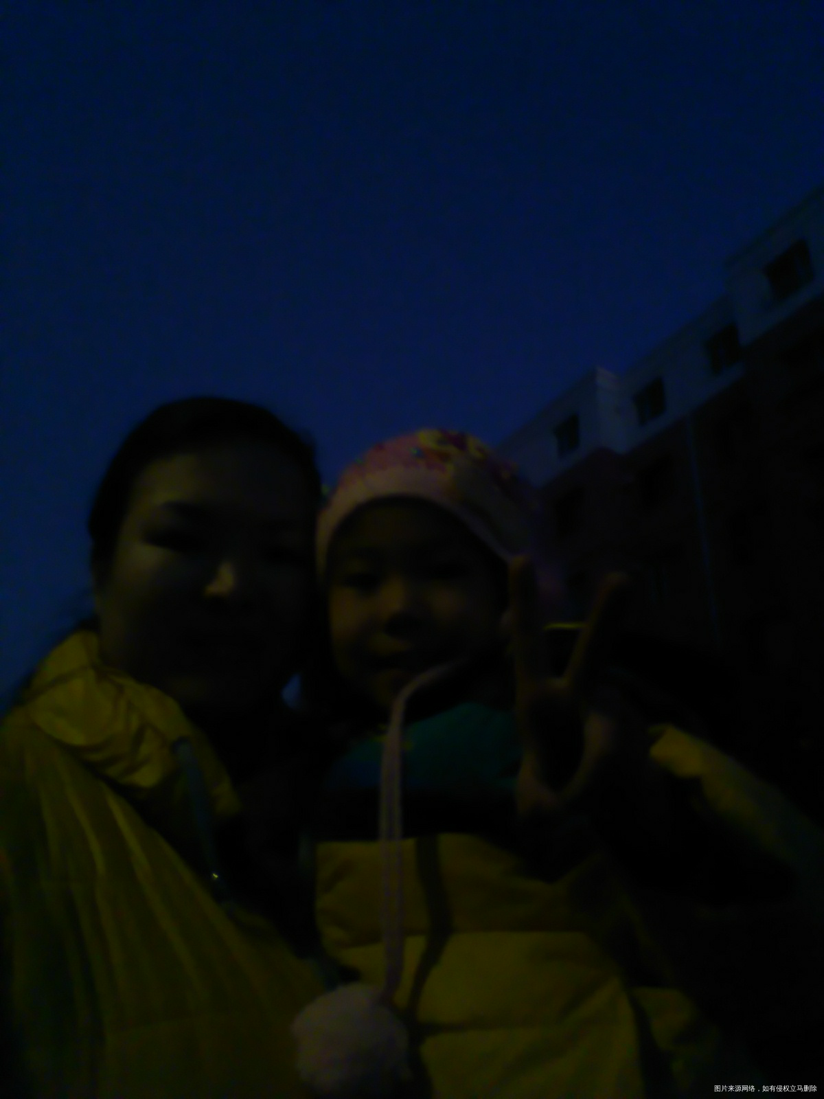 昨晚出去玩突然不抱她,一个人生气走了