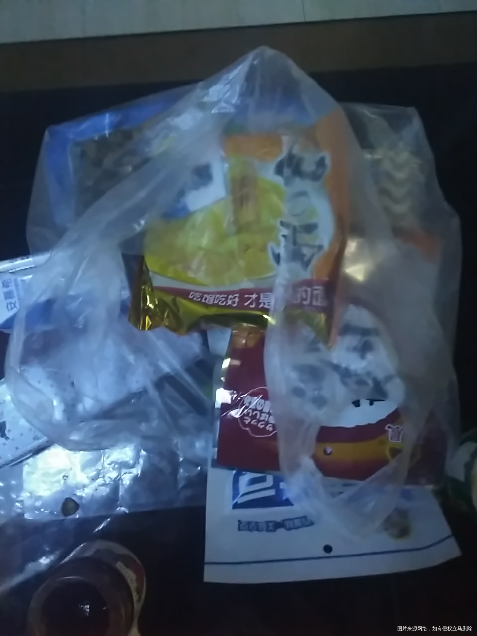 又敲诈她爸爸买的,无语