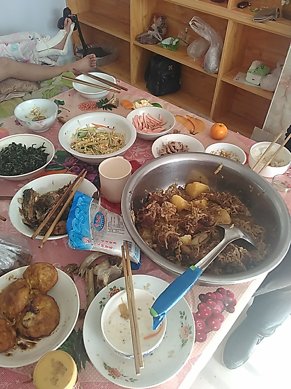 老公生日了,吃撑了,排骨烩酸菜