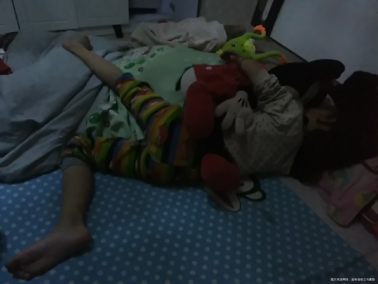 这是前天和刚刚的睡姿,没谁了