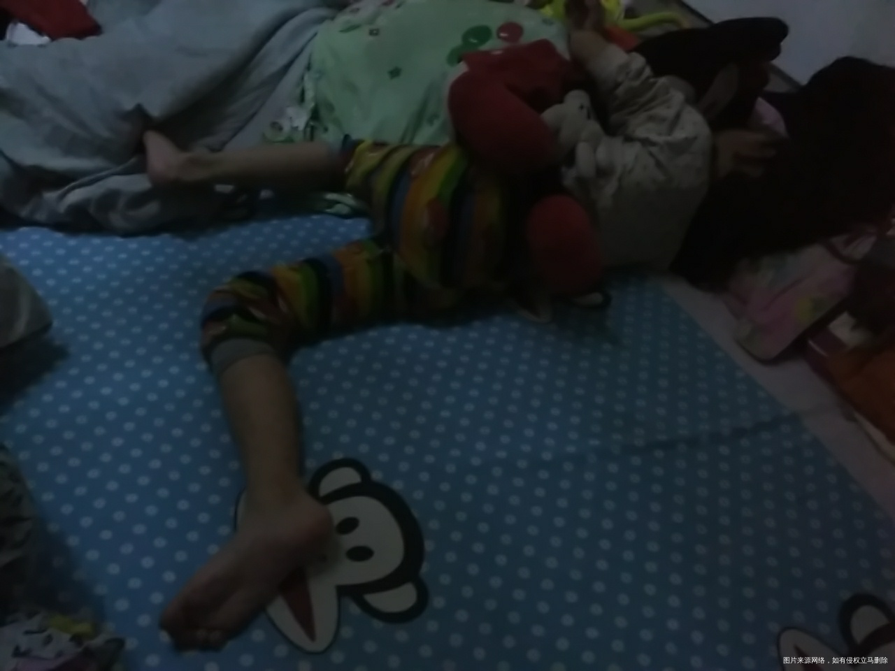 这是前天和刚刚的睡姿,没谁了