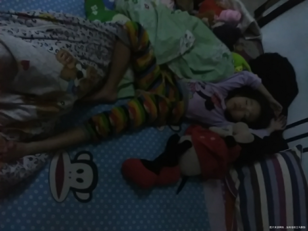 这是前天和刚刚的睡姿,没谁了