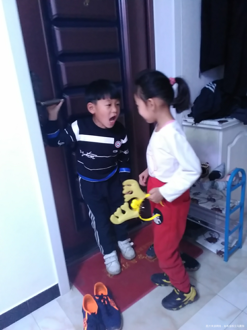 【宝贝的童年】小小友谊的小船