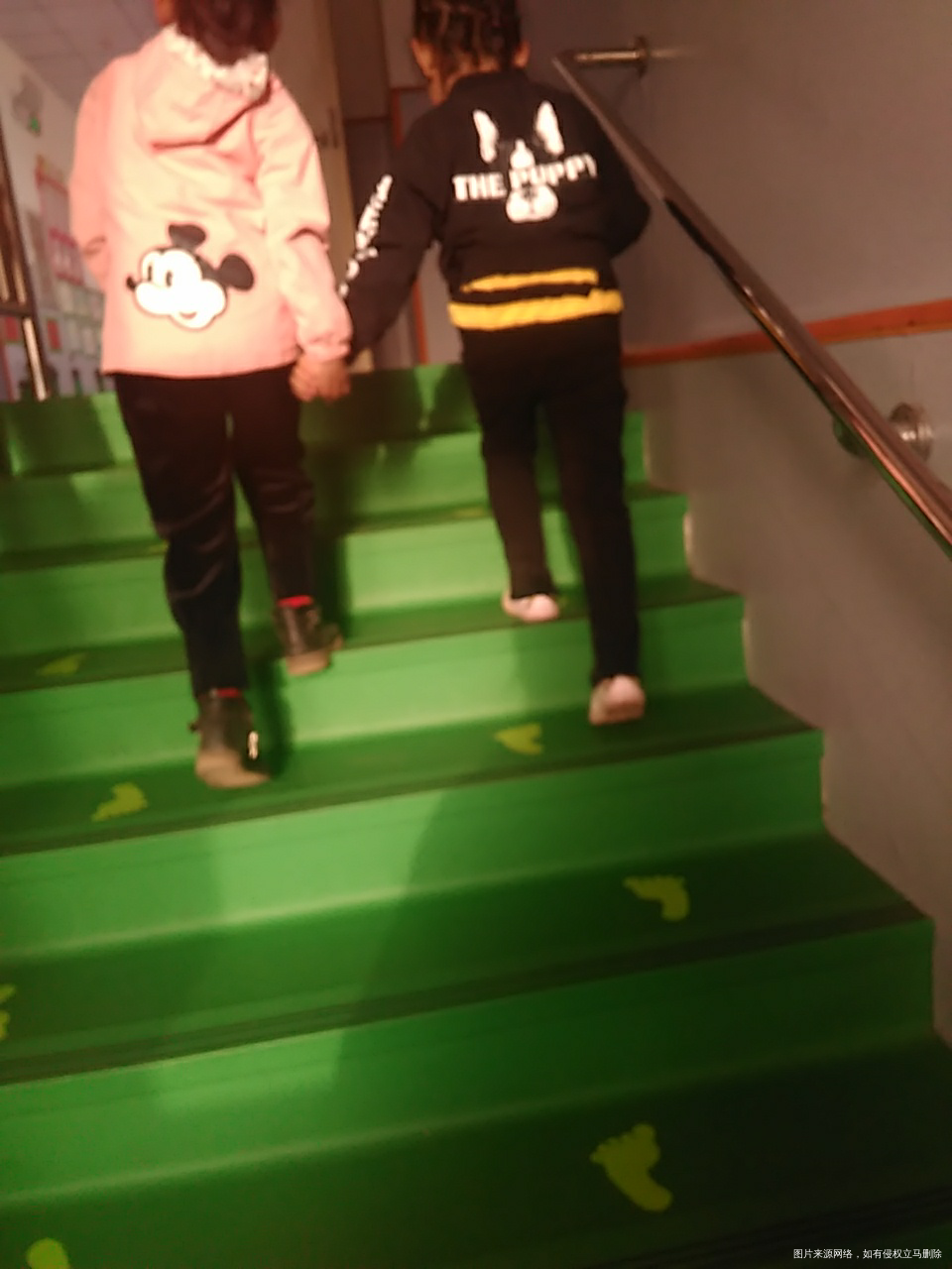 【宝贝的童年】小小友谊的小船