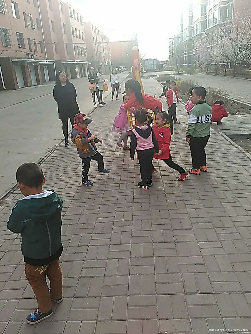 【宝贝的童年】小小友谊的小船