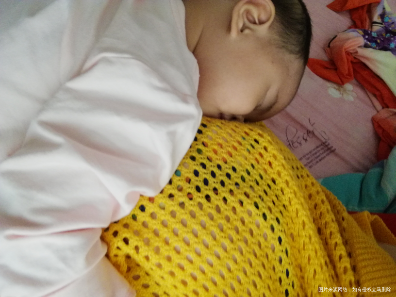 女儿的睡觉姿势真是无语了