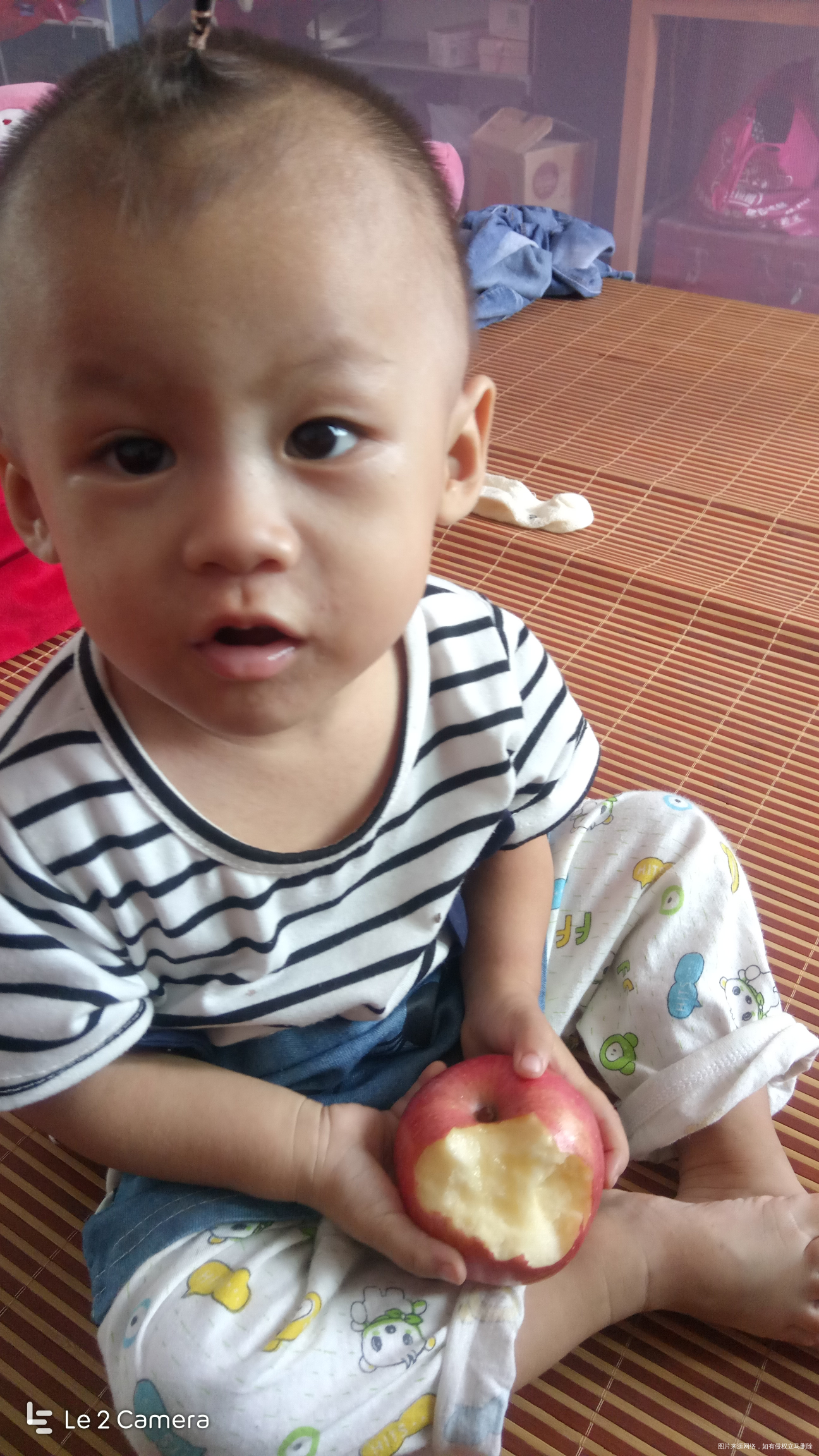 
自己吃了半个苹果🍎