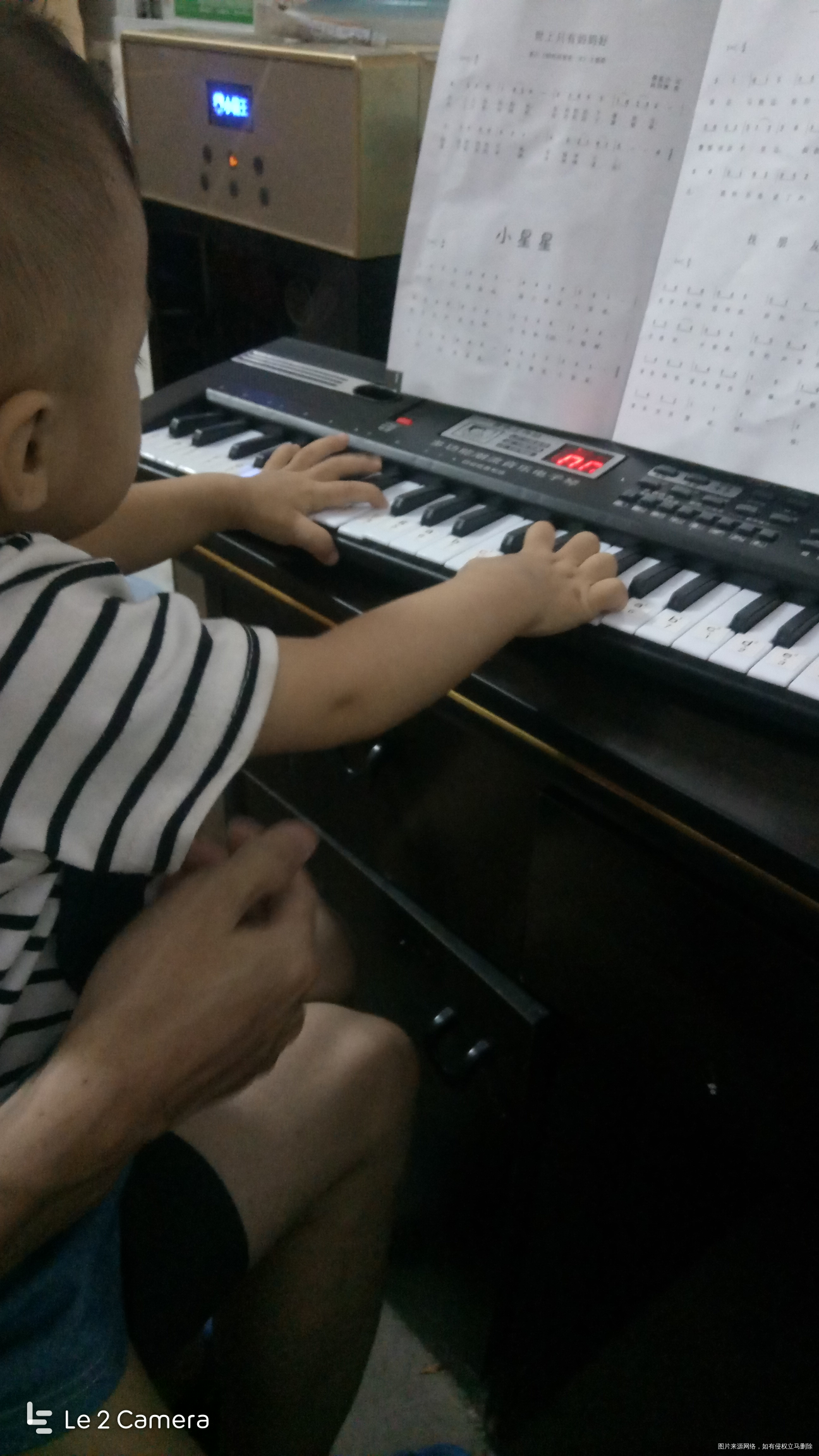 老公背着我给宝贝买了一个电子琴