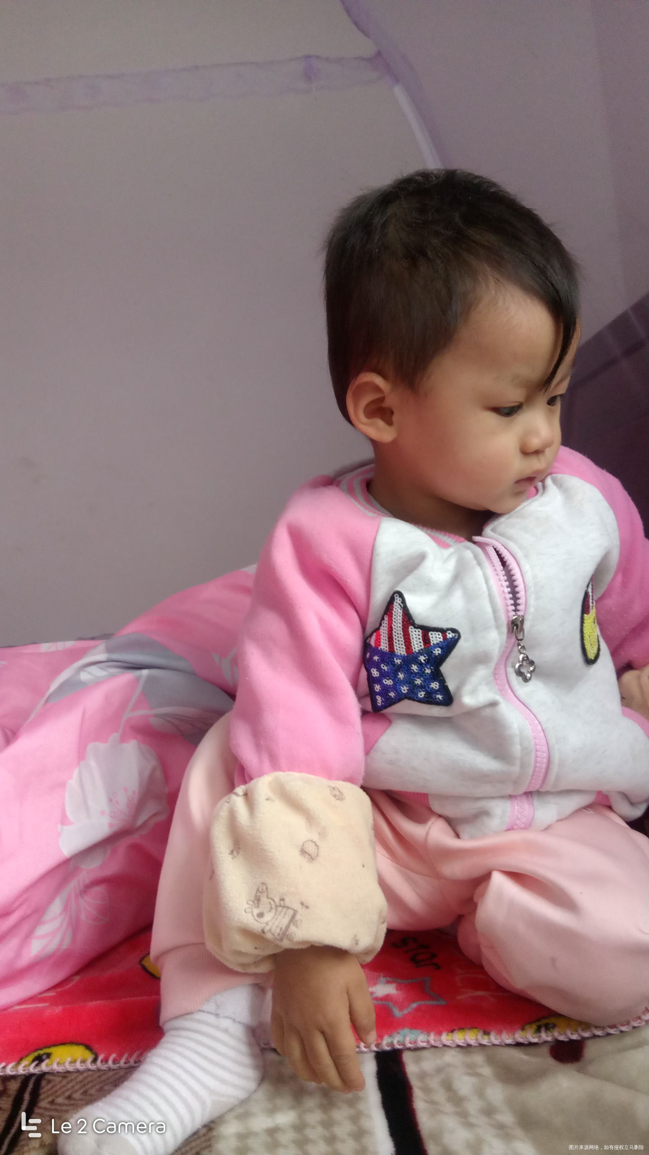 昨晚在另一个房间里睡觉,老是哭,也没睡好
