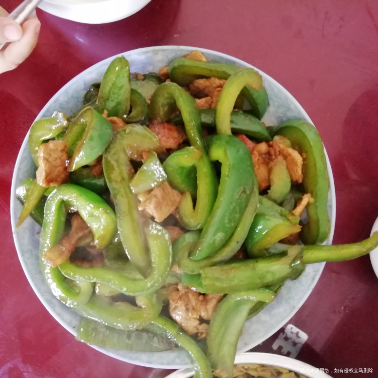 五花肉炒圆辣椒,孩子很喜欢吃呢