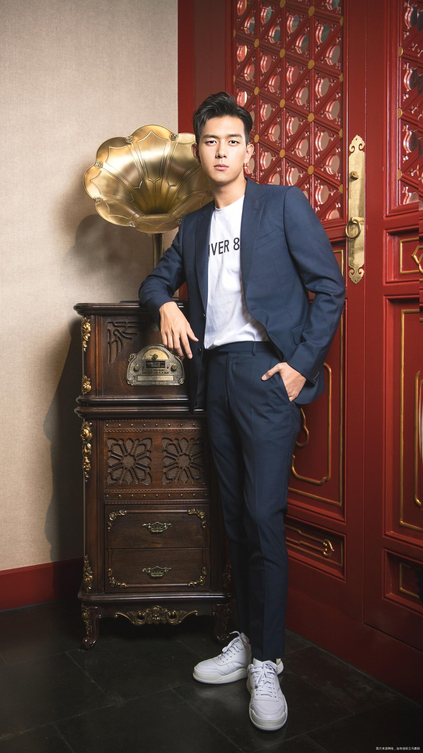手机里屏幕上今天看到他!