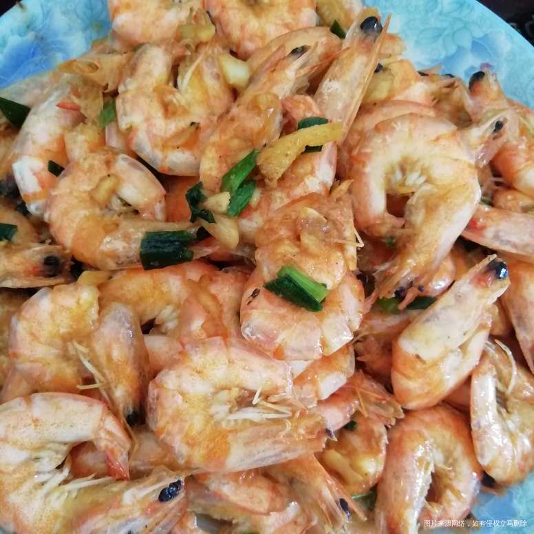 来了,吃饭了!今天虾比肉便宜
