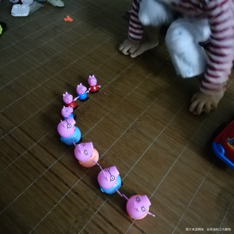自己摆好了叫我去看,真好玩哈