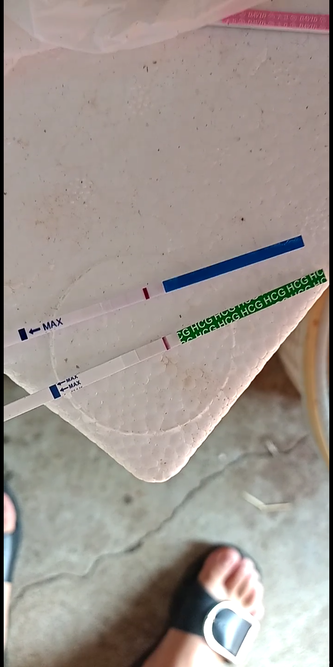 好像有点点粉粉的颜色了?