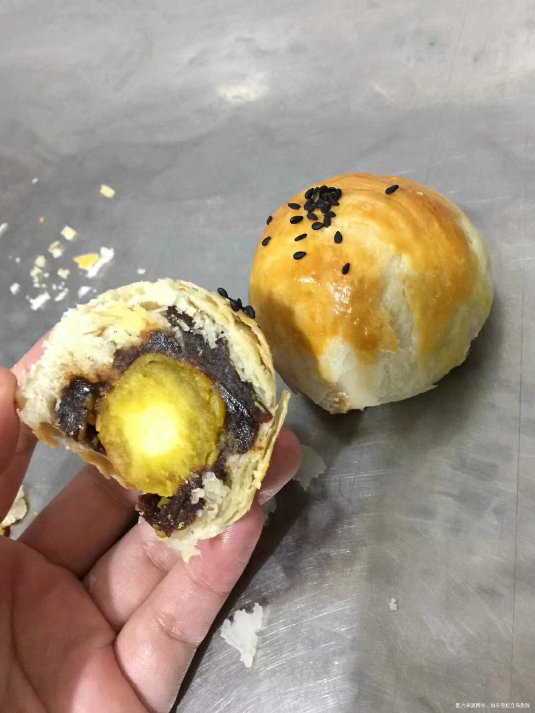 这蛋黄酥太好吃了只是涨价太快了六块钱一个了
