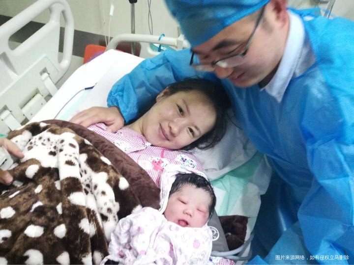 宝宝终于跟粑粑麻麻见面了