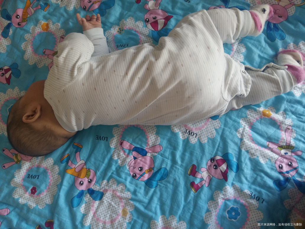 【育儿经验】宝宝不翻身这么做可以有帮助