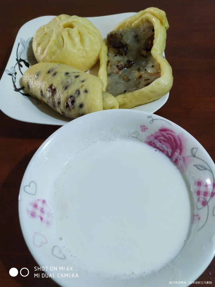 起来吃早餐了!有没有一样不爱喝纯牛奶的