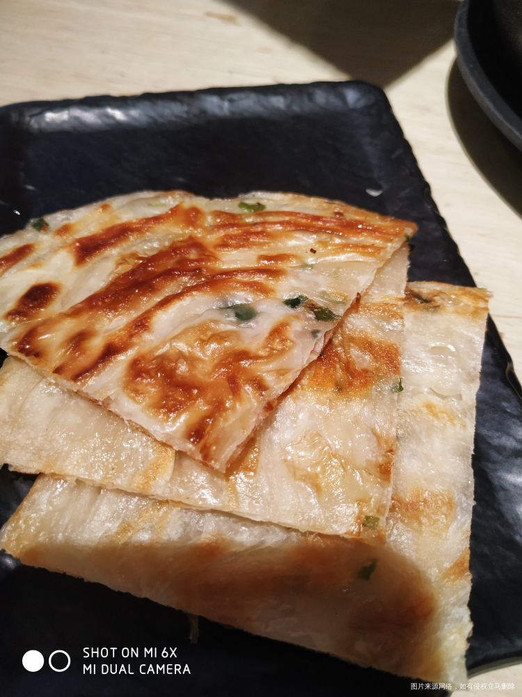 下楼觅食吃一大碗满足了