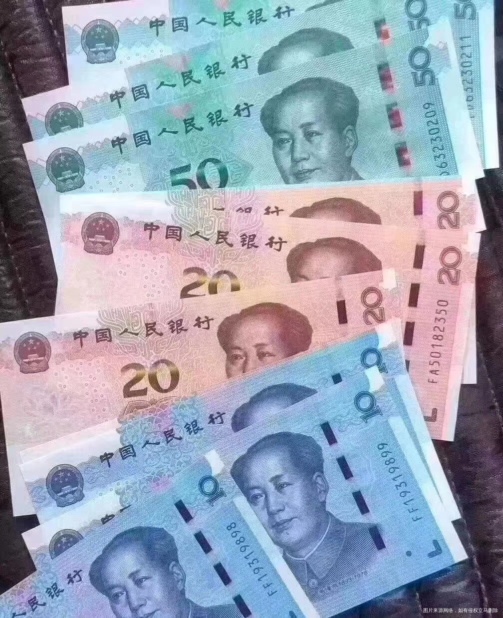 发现农贸市场好多老人卖菜还是不敢收新币呢