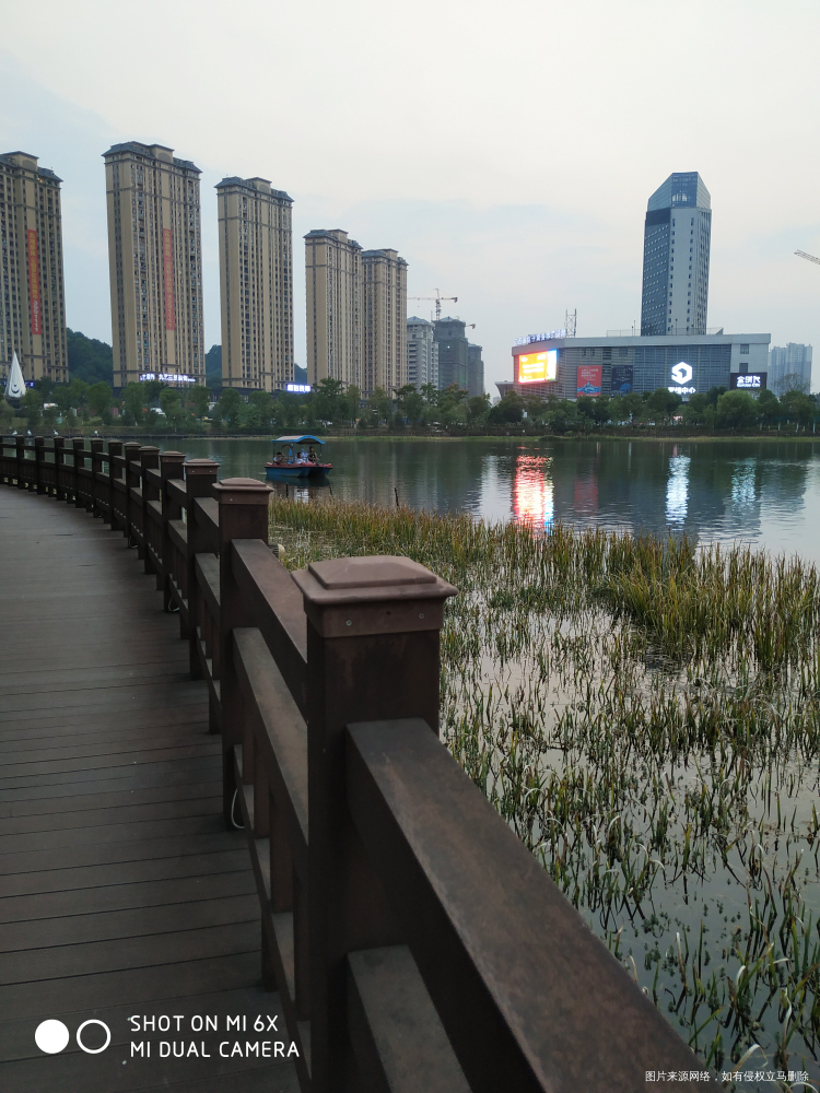 还是附近湖边时候我散散步,下午陪孩子去娱乐场低血糖犯晕