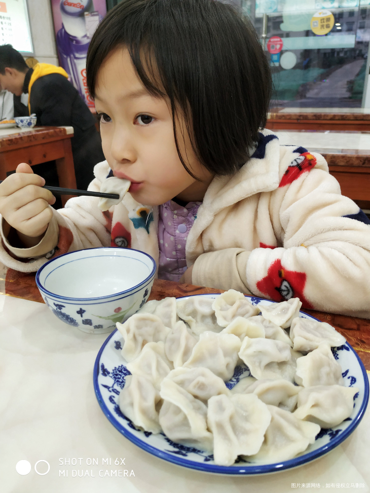 不想做饭刀削面饺子光盘行动,没换衣服就跑出来了